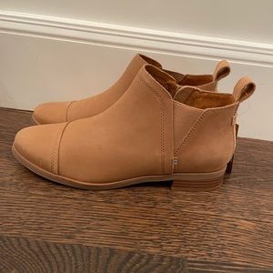 Tom Reese Bootie Light Tan Smooth Waxy Leather Size 8